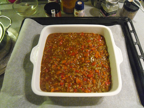 pour-sauce-in-ovenproof-bowl