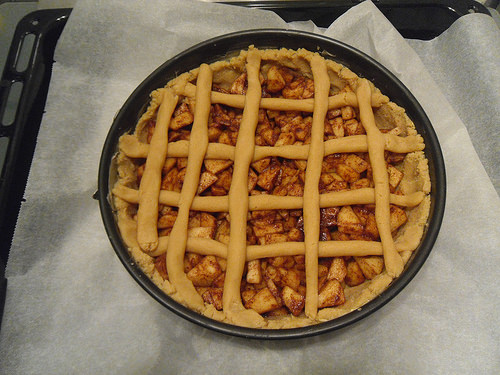 aple-pie-with-dough-raster