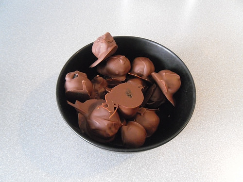 Oreo-Creamcheese-Balls-with-Chocolate