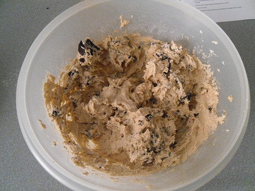 Oreo-Cookie-Bars-dough
