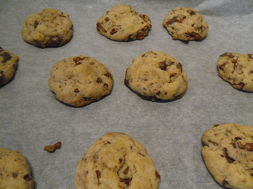 Chunky-Cookies-with-Pecan-and-Chocolate