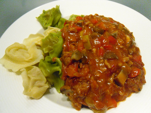 Tomato-Pasta-Sauce-with-Minced-Meat-Mushrooms-and-Olives-close-up
