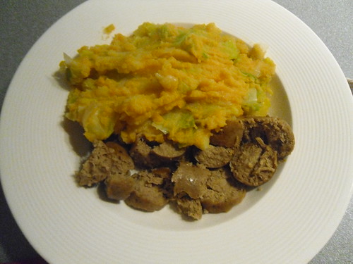 Mashed-Potatoes-with-Leek-and-Bratwurst-close-up